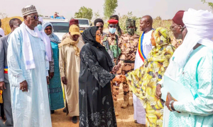 Social : La Ministre Zara Mahamat Issa est à Laï dans la province de la Tandjilé