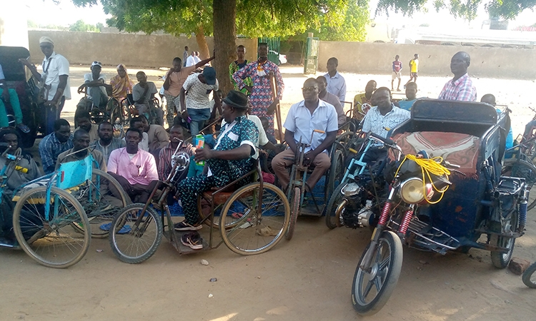 Les personnes handicapées menacent de « ramper » sur la primature